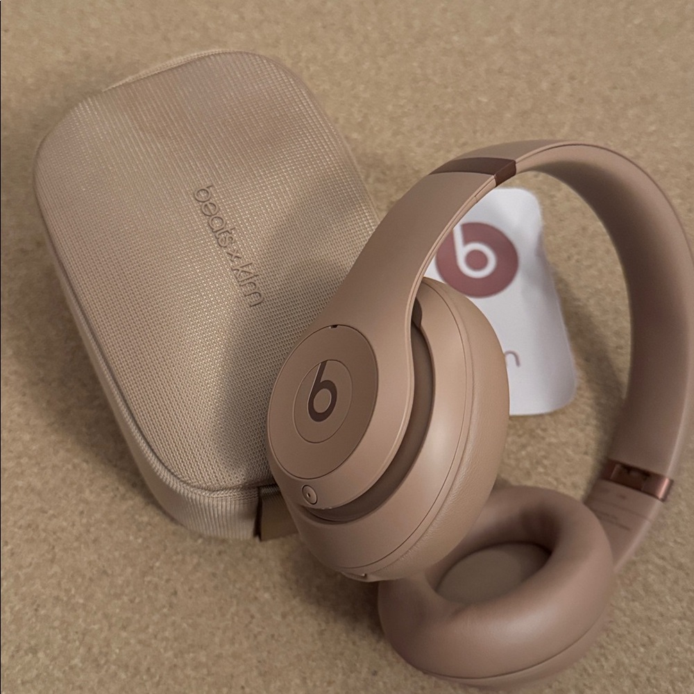 Studio Pro - Kim Kardashian Beats Dune Wireless Headphones